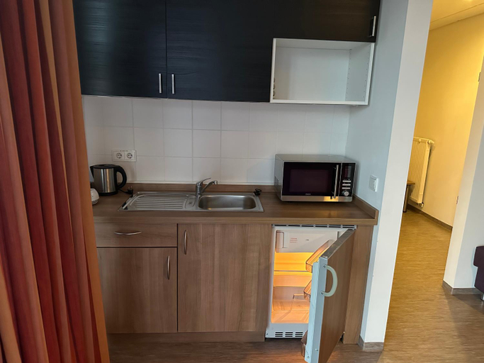 Others 3, Hotel Efcannos, Peine