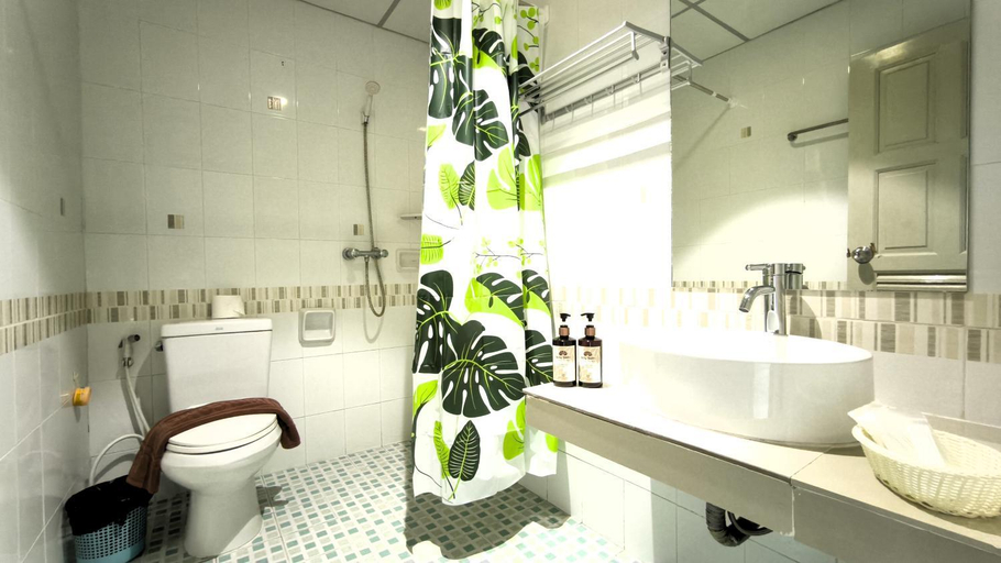 Bathroom 10
