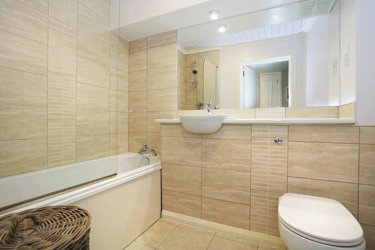 Bathroom, Stylish Apt next to Dean Village, Edinburgh