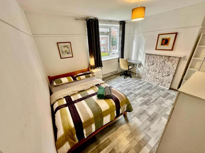 Others 2, Aldgate East Rooms R2, London