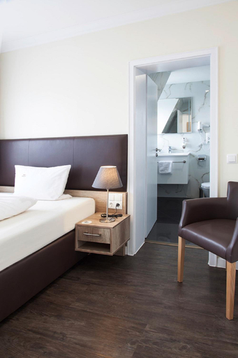Others 4, Hotel Engelbert, Märkischer Kreis