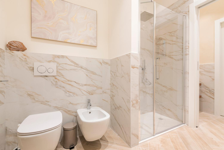 Others 4, Golden Chic - Citta Alta, Bergamo