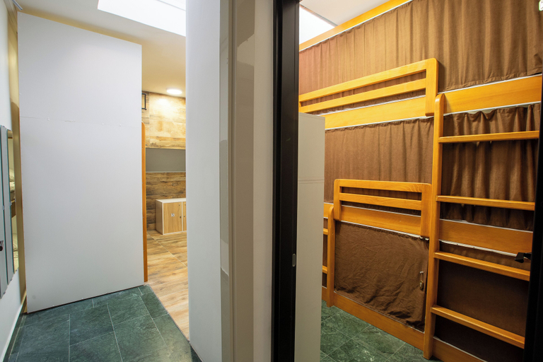 Others 5, AISHA Hostel, Ljubljana