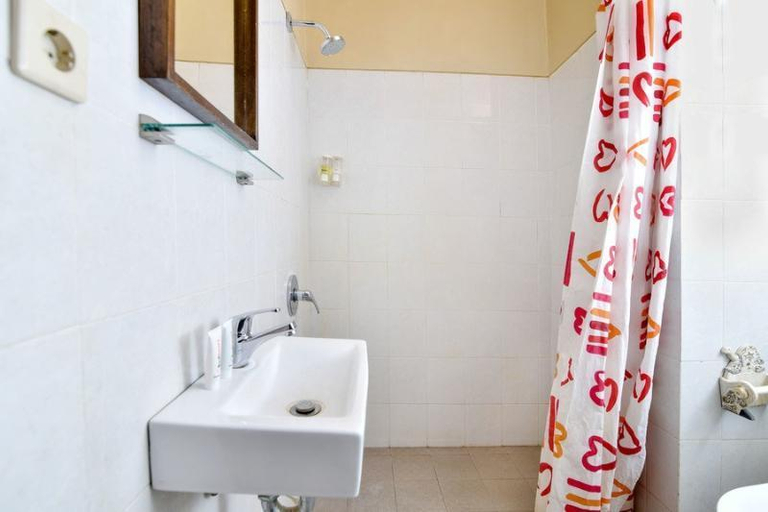 Bathroom 11