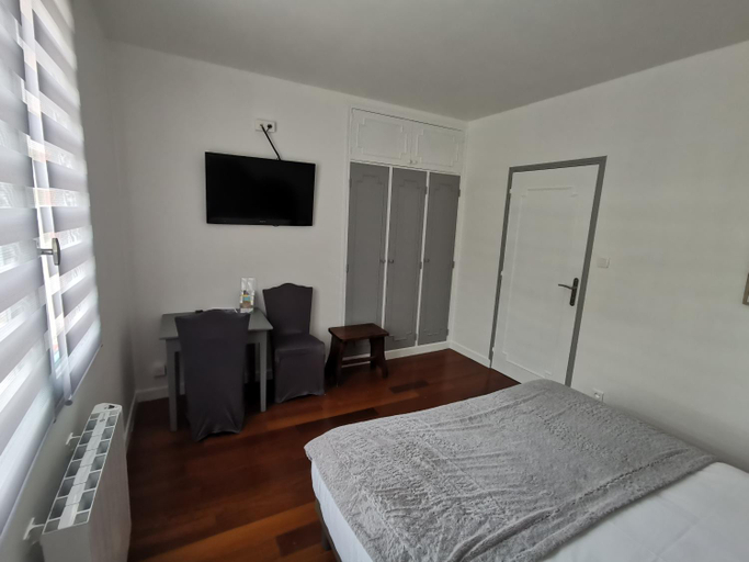 Bedroom 2, Le Senechal, Aveyron