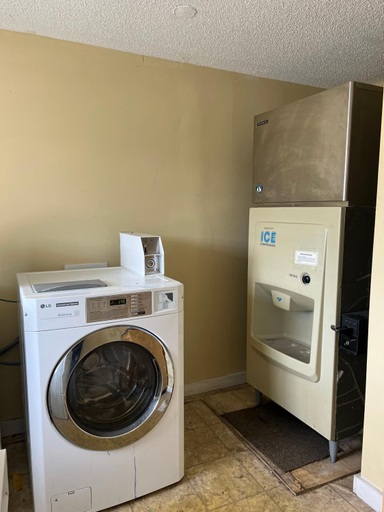 Bathroom 4, Executive Inn & Suites, Davidson