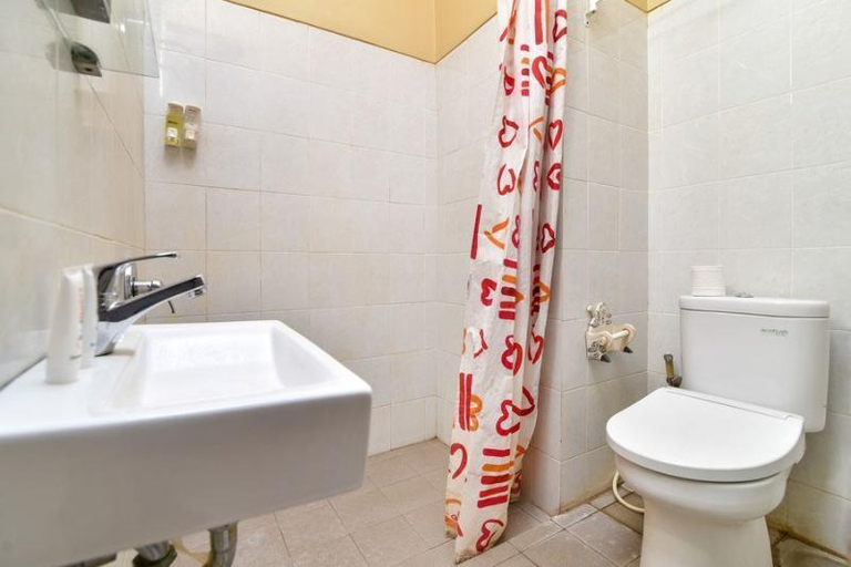 Bathroom 13