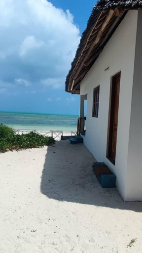 Others 5, Oasis Beach Inn, Kusini
