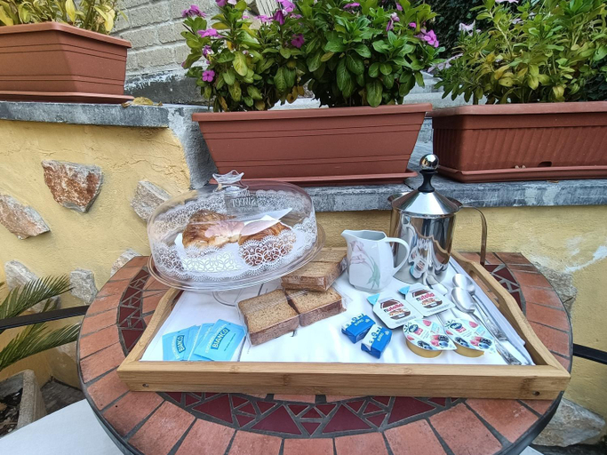 Others 4, Luluxuryhouse, Roma