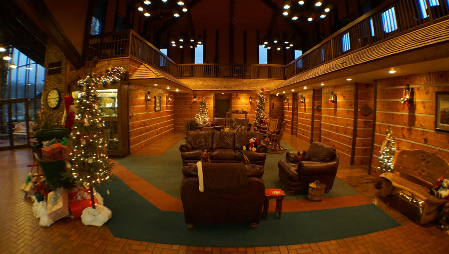 Public Area, Riverbank Lodge, Menard