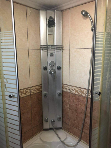 Bathroom 10