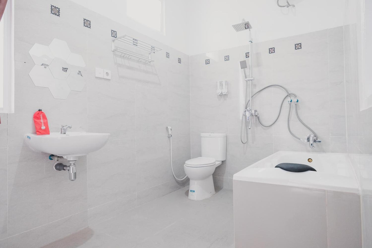 Bathroom 10
