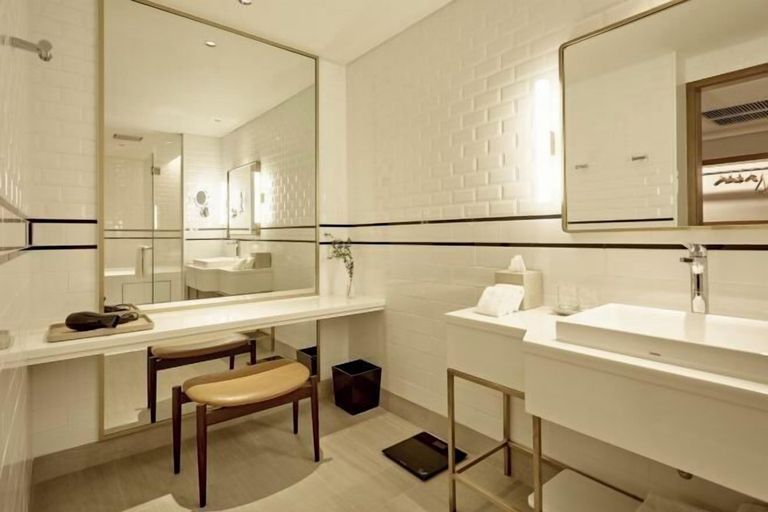 Bathroom 10