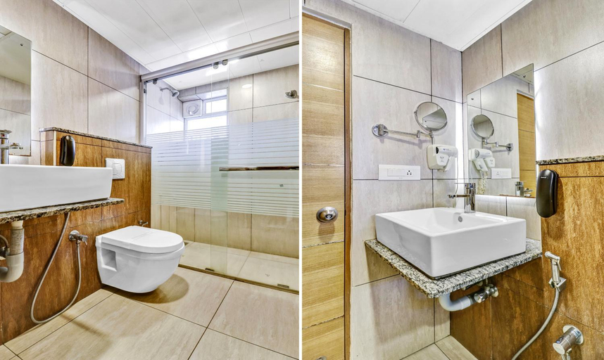 Bathroom 4, Medora Hotel, Kozhikode