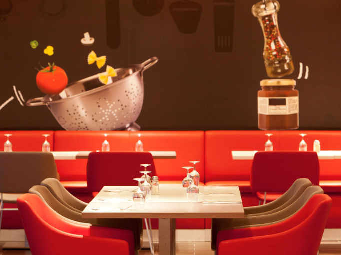 Food & Drinks 4, ibis Bata, Bata