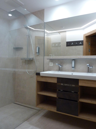 Bathroom 2, Aparthotel Bernhof, Sankt Johann im Pongau