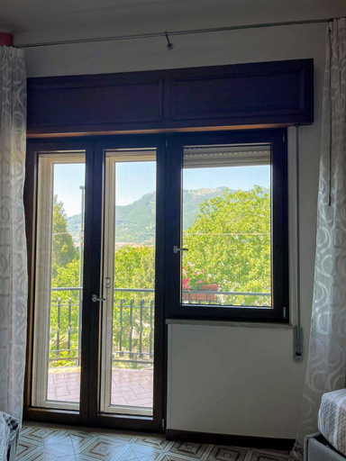 Others 5, Il Borgo, Napoli