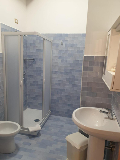 Bathroom 2, Resort Restaurant Villa Berta, Macerata