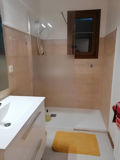 Others 5, Une halte aux portes de Bourgoin, Isère