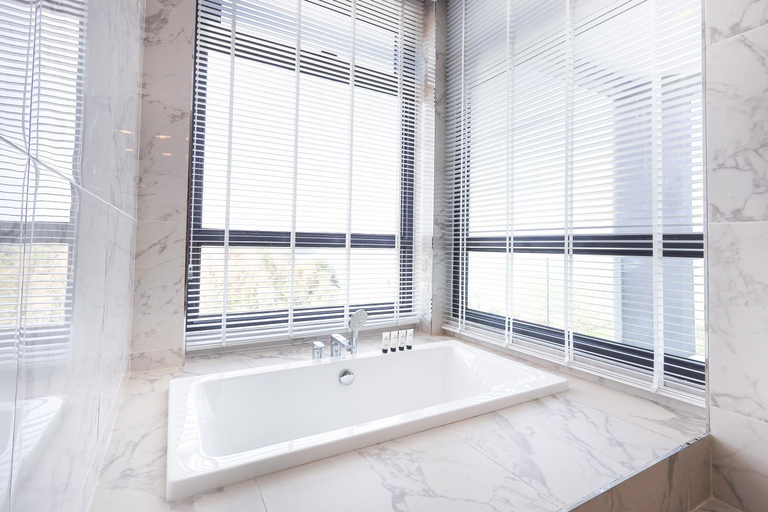 Bathroom 23