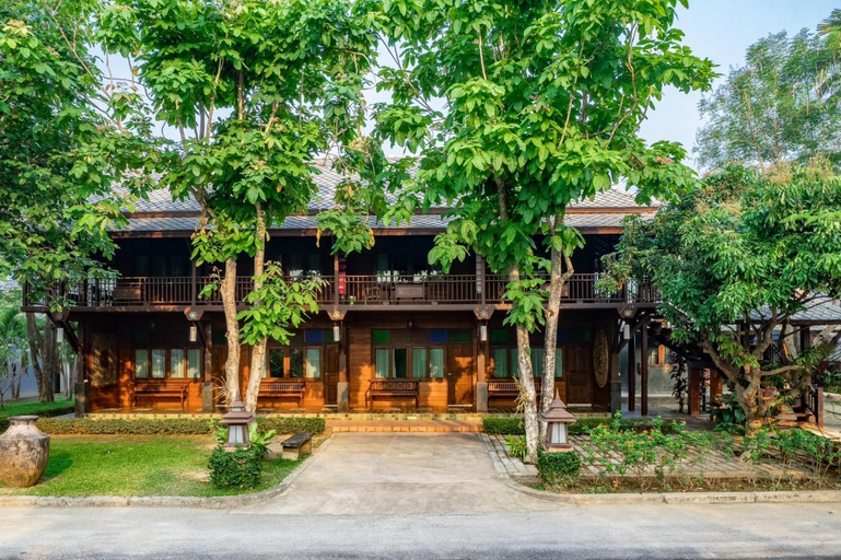 Exterior 10