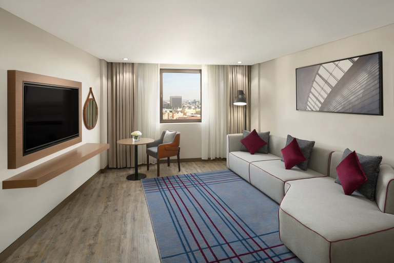 Crowne Plaza Riyadh Palace Room Type - 1 Bedroom Suite Dining Club Floor