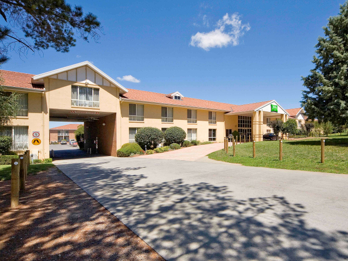 Exterior & Views 2, ibis Styles Canberra, Canberra