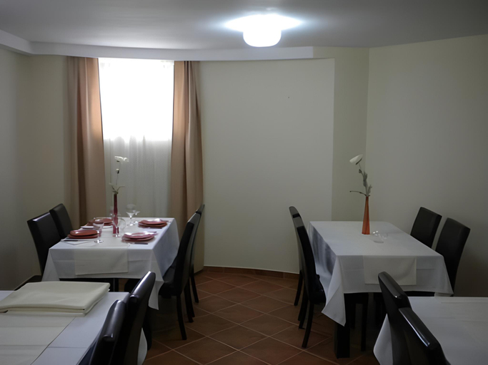 Food & Drinks 4, Pensiunea Konfort, Sanmartin