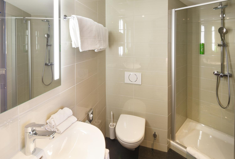 Bathroom 10