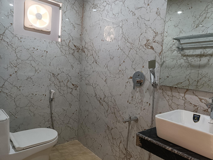 Bathroom, hotel Cleo, Lucknow
