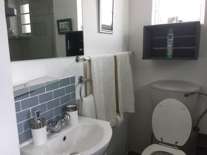 Bathroom 3, Constantia Lazy River, City of Cape Town