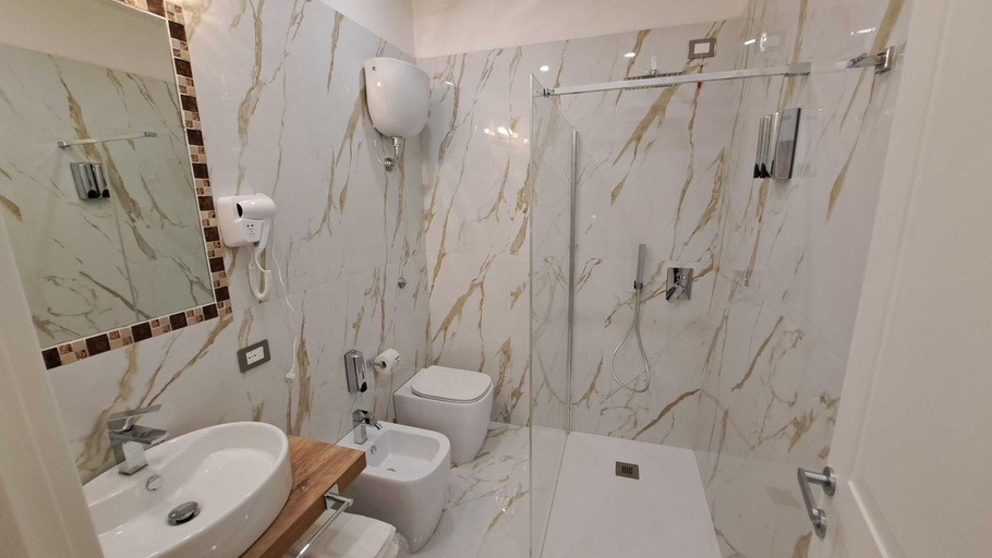 Bathroom 4, AuRoom, Napoli
