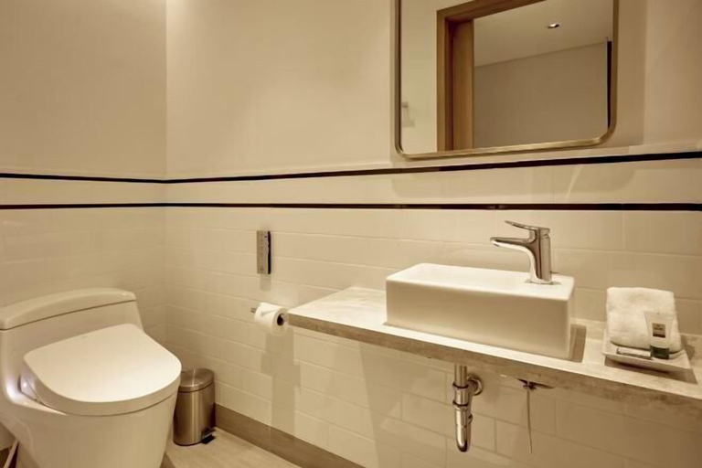 Bathroom 13