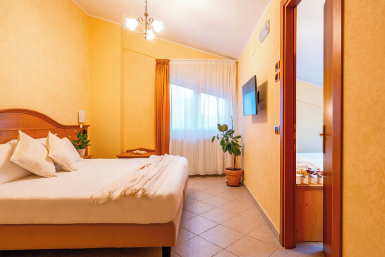 Bedroom 2, Hotel Tiffany's, L'Aquila
