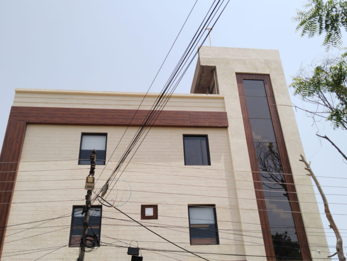 Exterior view, hotel Cleo, Lucknow