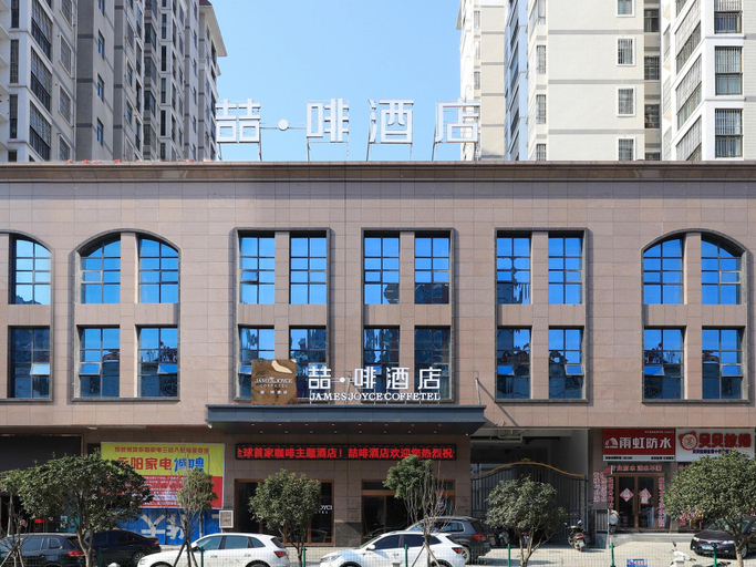 Exterior & Views