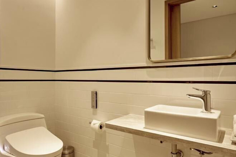 Bathroom 9