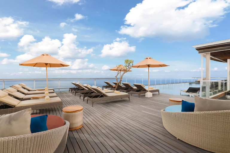 Exterior & Views 21