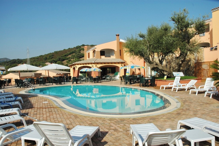 Sport & Beauty 5, Residence with swimming pool near Budoni, Nuoro