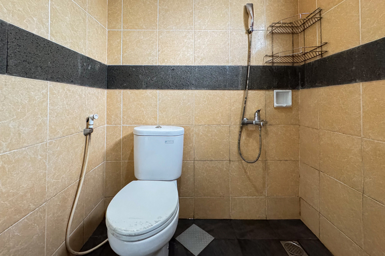 Bathroom 4, RedDoorz @ RCK Megamendung Puncak, Bogor