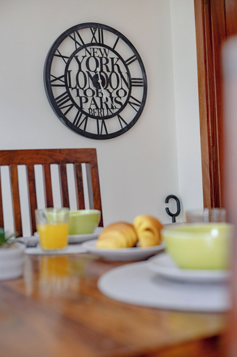 Food & Drinks 4, Espinho Retreat with Balcony, Espinho