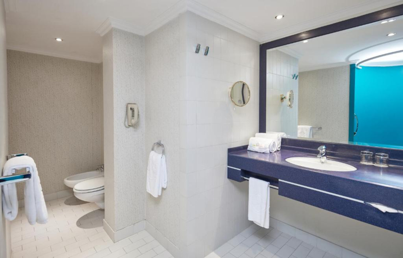 Crowne Plaza Riyadh Palace Room Type - 1 King Standard City View Club Floor