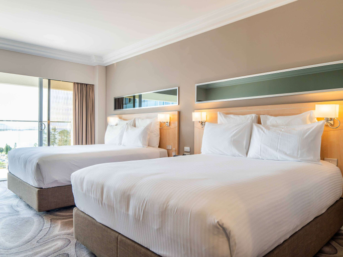 Bedroom 4, Novotel Wollongong Northbeach, Wollongong - Inner