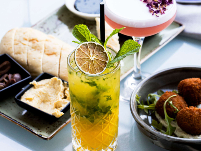 Food & Drinks 4, Mercure Melbourne Caroline Springs, Melton - East