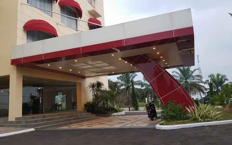 Exterior & Views 24