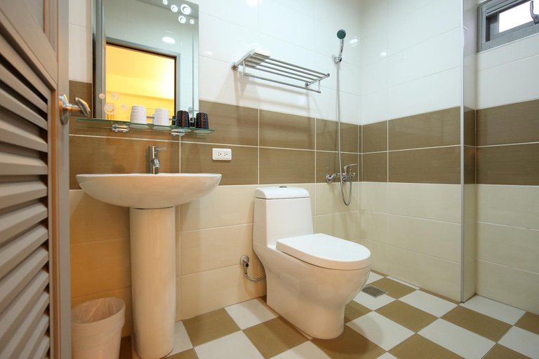Bathroom 3, Little Squirrel Homestay, Hualien