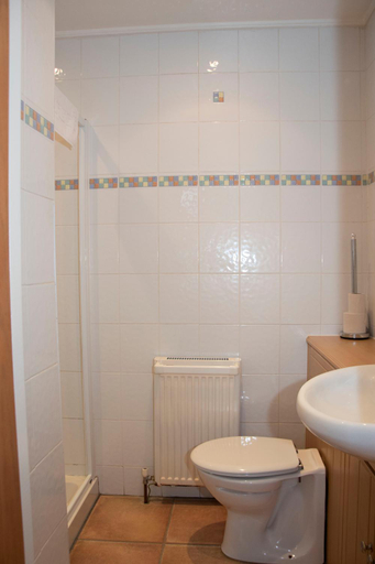 Bathroom 2, Craignelder Hotel, Dumfries and Galloway
