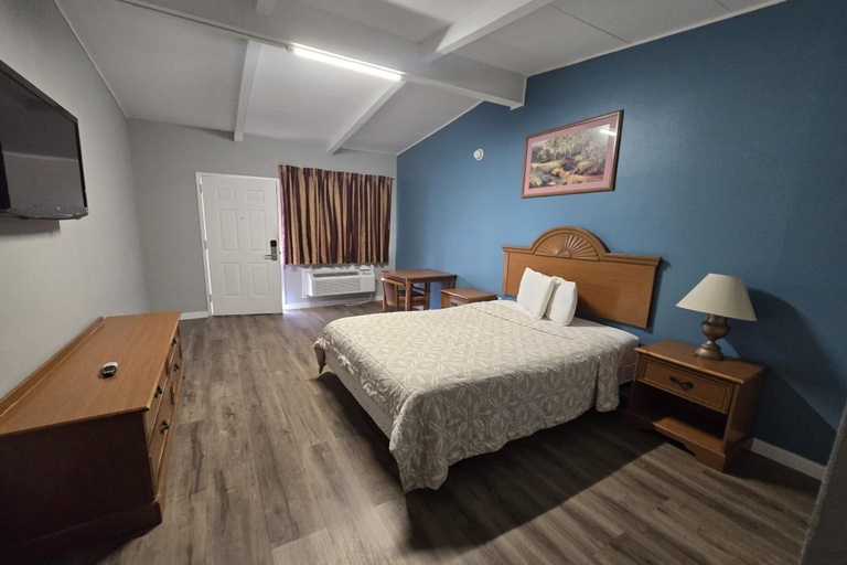 Bedroom 2, Luxury Inn & Suites and RV Park, Nacogdoches