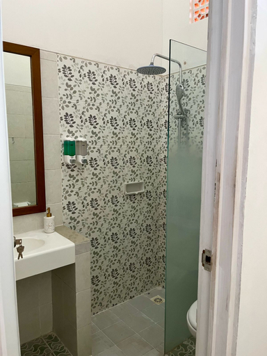Bathroom, AKUSARA Homestay, Denpasar