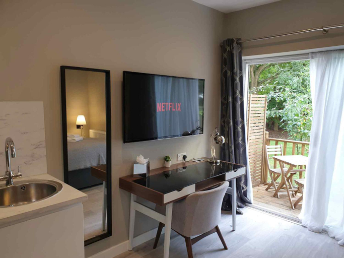 Others 5, M-Hotels Apartments, London